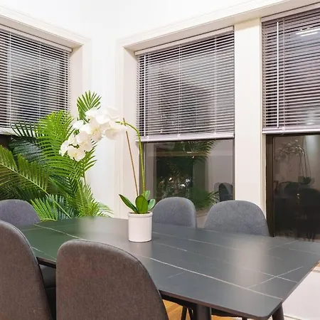 Cozy 3br Hyde Park Oasis Near Uchi, Shops & Dining Apartment Chicago