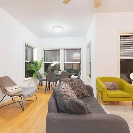 Cozy 3br Hyde Park Oasis Near Uchi, Shops & Dining Apartment Chicago