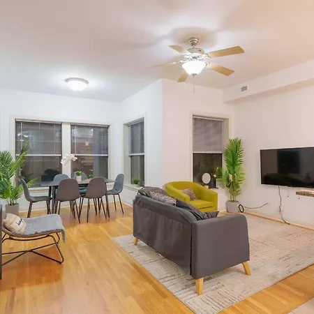 Cozy 3br Hyde Park Oasis Near Uchi, Shops & Dining Chicago