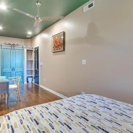 Chicago Urban Oasis About 6 Mi To Downtown! Apartment