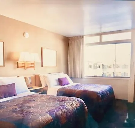 Motel Heart O' 3*