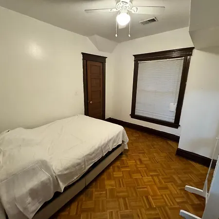 Cozy Bungalow In Holiday home Chicago