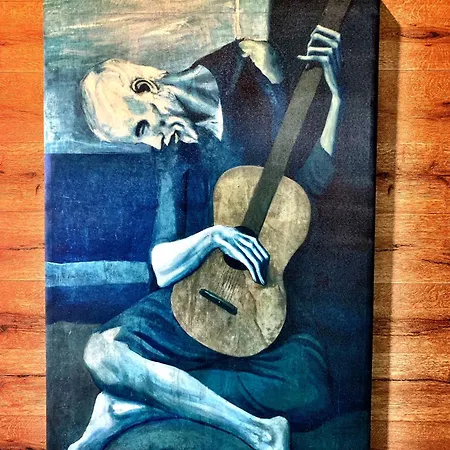 The Picasso On Lincoln Park Apartment *