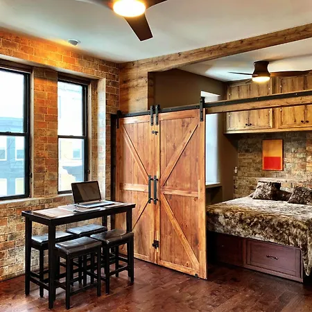 The Picasso On Lincoln Park Apartment Chicago
