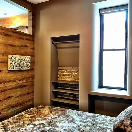 The Picasso On Lincoln Park Apartment *