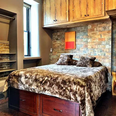 The Picasso On Lincoln Park Apartment *