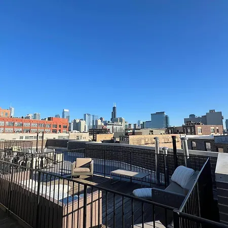 Apartment 1 Garage Parking, Skyline Rooftop, Pingpong, Balcony