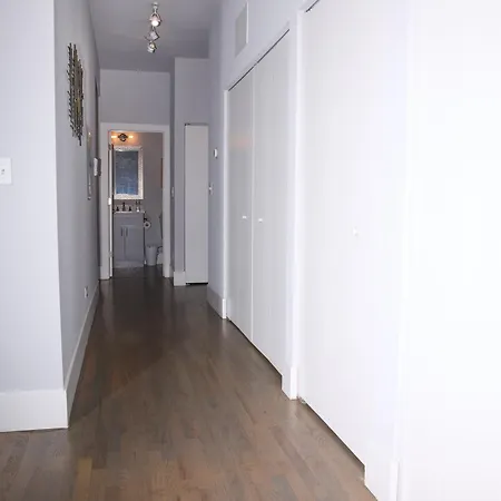 5mins From Downtown 2bd Fulton Market, Free Onsite Parking Apartment *