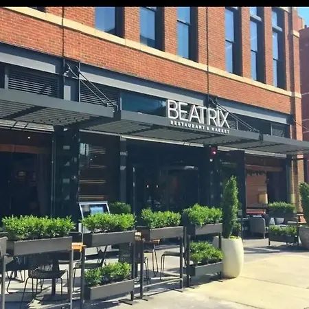 5mins From Downtown 2bd Fulton Market, Free Onsite Parking *