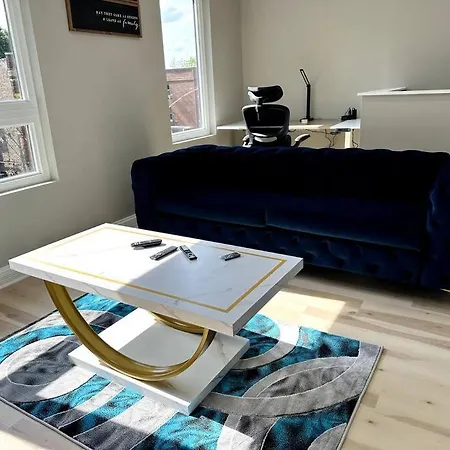 Wonderful And Cozy Top Unit Apartment Chicago