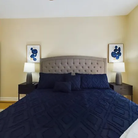 Luxe 4br With Hot Tub & Game Holiday home