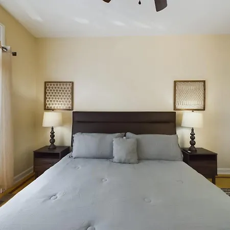 Luxe 4br With Hot Tub & Game Holiday home