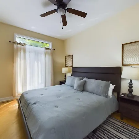 Holiday home Luxe 4br With Hot Tub & Game