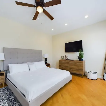 Luxe 4br With Hot Tub & Game Chicago