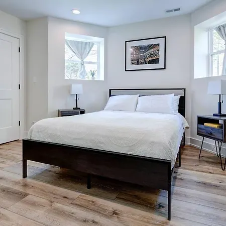 Stylish 2br Stunner In Unbeatable Location *