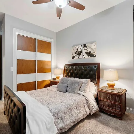 Mid-century Gem By United Center Chicago