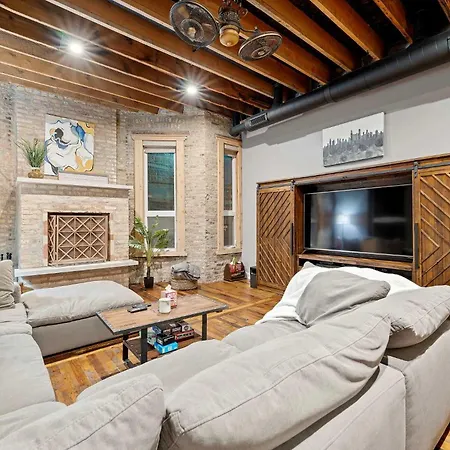 Mid-century Gem By United Center Holiday home *