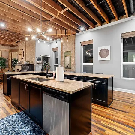 Mid-century Gem By United Center Holiday home