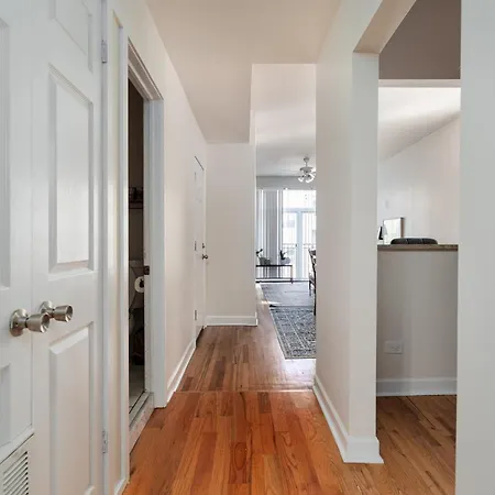 Apartment Ukrainian Village 3Br Apartment