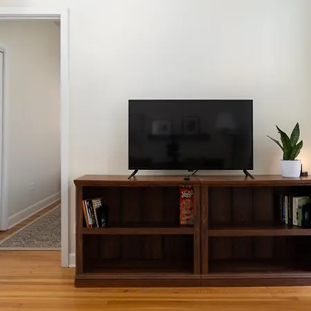 Ukrainian Village 3Br Apartment *