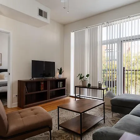 Ukrainian Village 3Br Apartment