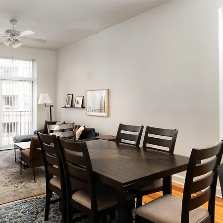 Apartment Ukrainian Village 3Br Apartment