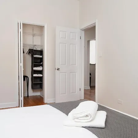 Ukrainian Village 3Br Apartment Chicago