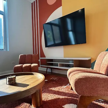 Chic 2 Bedroom 1 Parking Sleeps 6 *
