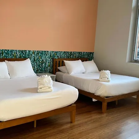 Chic 2 Bedroom 1 Parking Sleeps 6