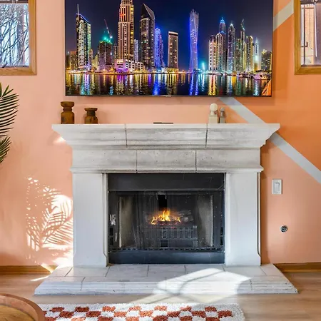 Apartment Designer Billiards Private Patio 1 Parking *