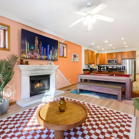 Designer Billiards Private Patio 1 Parking Apartment Chicago
