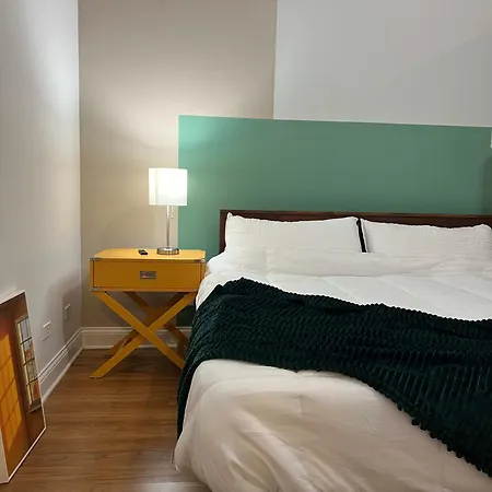 Chic 1 Bedroom W Parking Apartment