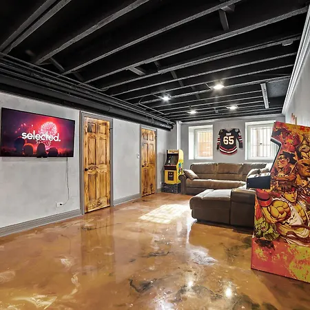Mid-century Gem By United Center Holiday home *
