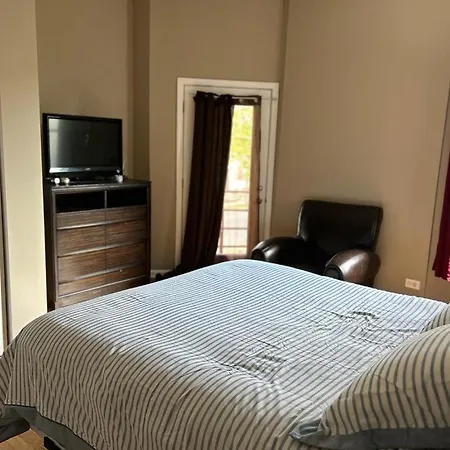 Gorgeous North Kenwood Hyde Park Unit