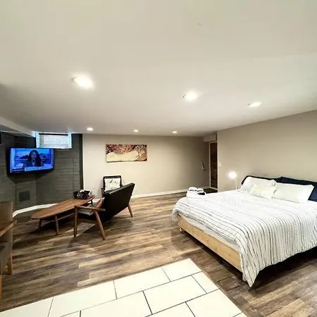 Apartment Oldtown Stylish Cute Chicago