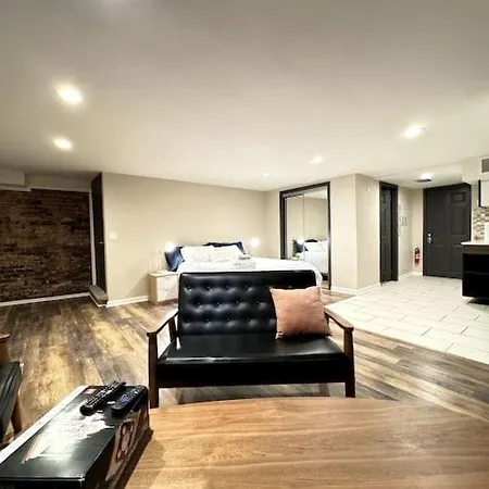 Apartment Oldtown Stylish Cute Chicago
