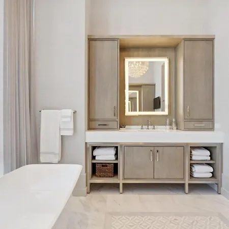 Apartment With Breathtaking 360 Degree Views *
