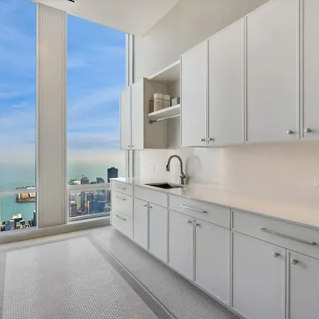 With Breathtaking 360 Degree Views Apartment *