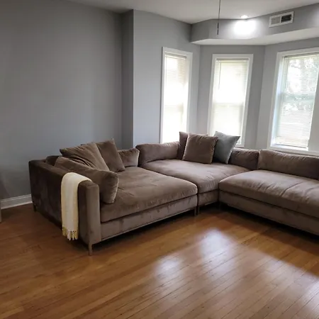 Beautiful Big 3 Bedroom Quiet Near Downtown