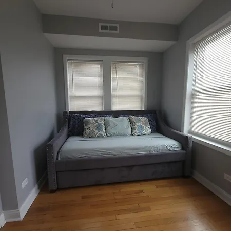 Apartment Beautiful Big 3 Bedroom Quiet Near Downtown *