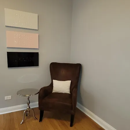Beautiful Big 3 Bedroom Quiet Near Downtown