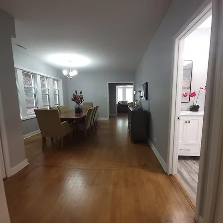 Beautiful Big 3 Bedroom Quiet Near Downtown * Chicago