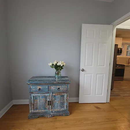 Beautiful Big 3 Bedroom Quiet Near Downtown
