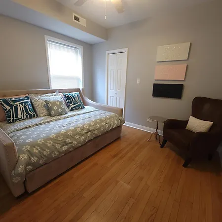 Apartment Beautiful Big 3 Bedroom Quiet Near Downtown