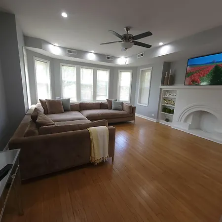 Beautiful Big 3 Bedroom Quiet Near Downtown