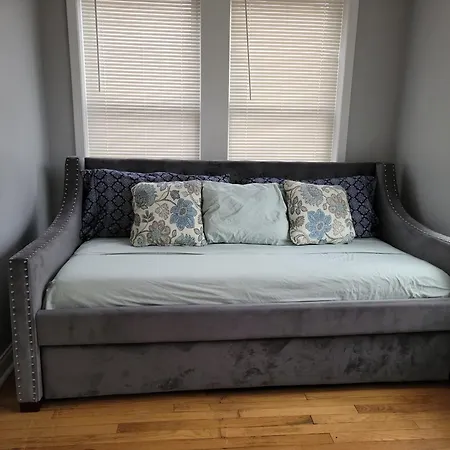 Beautiful Big 3 Bedroom Quiet Near Downtown Apartment Chicago