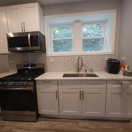Apartment Beautiful Big 3 Bedroom Quiet Near Downtown *