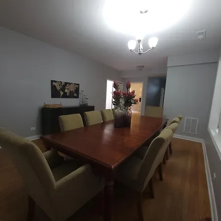 Beautiful Big 3 Bedroom Quiet Near Downtown Apartment Chicago