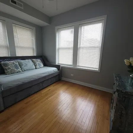 Beautiful Big 3 Bedroom Quiet Near Downtown