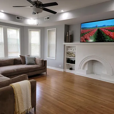 Apartment Beautiful Big 3 Bedroom Quiet Near Downtown *